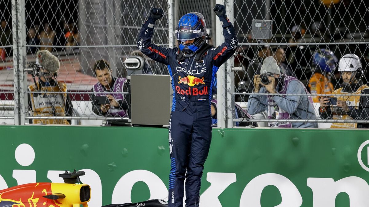 Formula One Las Vegas Grand Prix - Race
epa11737649 Dutch driver Max Verstappen of Red Bull Racing reacts after winning the world championship after finishing the Formula One Las Vegas Grand Prix at the Las Vegas Strip Circuit in Las Vegas, USA, 23 November 2024.  EPA/SHAWN THEW 
Dostawca: PAP/EPA.
SHAWN THEW
formula 1, f1, race