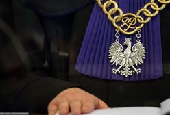 Zmieniała treść sądowych orzeczeń. Pieniądze trafiały do niej i jej rodziny