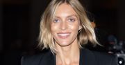 Anja Rubik odsłania dekolt w eleganckim garniturze na paryskim pokazie Saint Laurent (ZDJĘCIA)