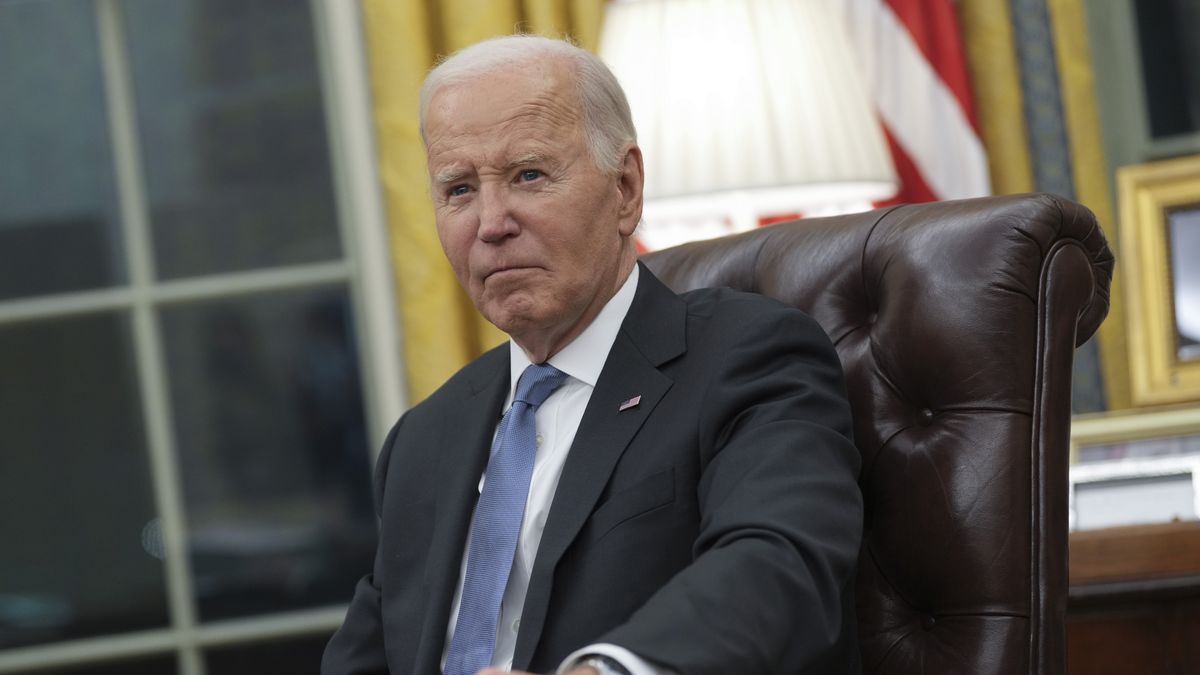 US President Joe Biden participates in a meeting of Senior White House and Administration officials on the federal response to the Los Angeles wildfires, at the White House in Washington, DC, USA, 13 January 2025. EPA/CHRIS KLEPONIS / POOL Dostawca: PAP/EPA.