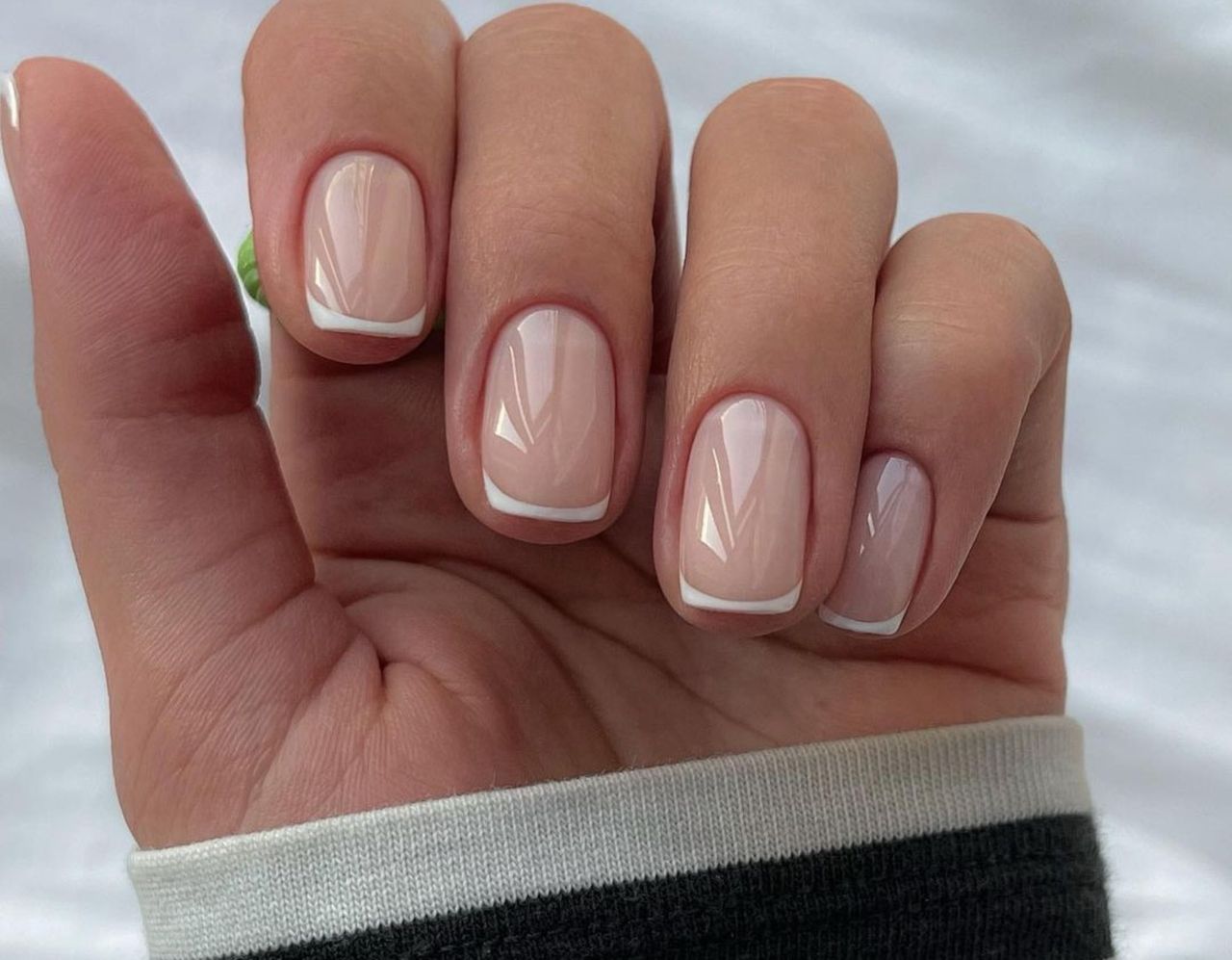 Manicure w stylu francuskim. Zawsze będzie na topie