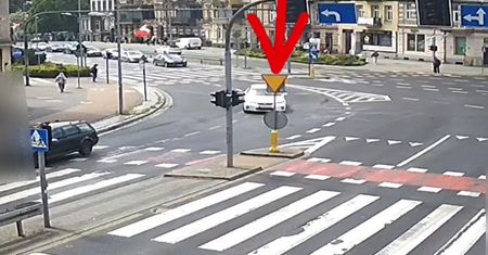 Było mokro. Toyota nagrana. Kierowca skończył marnie