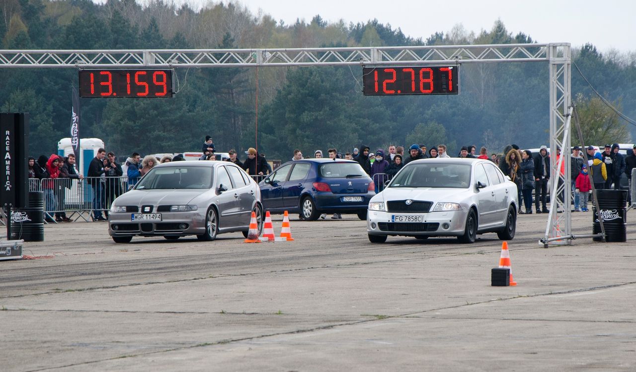 W odpowiedniej klasie, przy odpowiednio niskiej frekwencji i w zawodach niższej rangi można przyjechać na takie zawody zwykłym autem i po prostu wystartować bez żadnego wstydu.