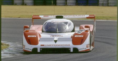 Toyota TS010 była najbardziej potwornym autem w 24h Le Mans. Potrafiła łamać żebra i topić skórę
