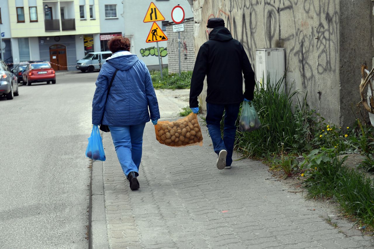 Koronawirus w Polsce. Zakażona jeździła na zakupy. Odpowie przed sądem