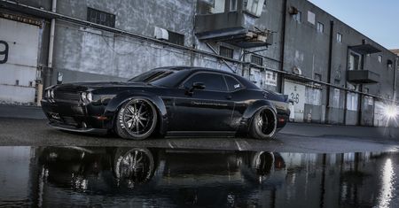 Ekstremalnie szeroko i nisko - samochody ze stajni Liberty Walk Performance [cz.1]