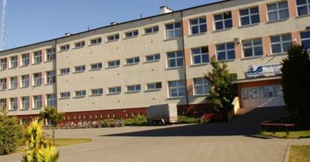 Libacja w kantorku, wuefista oskarżony. W tle alkohol i molestowanie