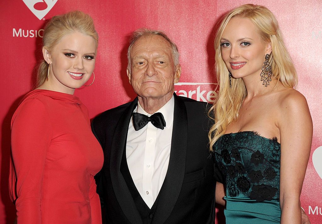 Bliźniaczki Shannon i Hugh Hefner w 2012 roku 