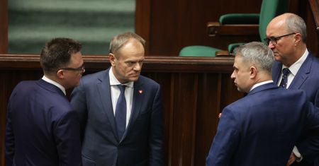 Półmetek w cieniu sporów. Koalicja "świętuje" osobno