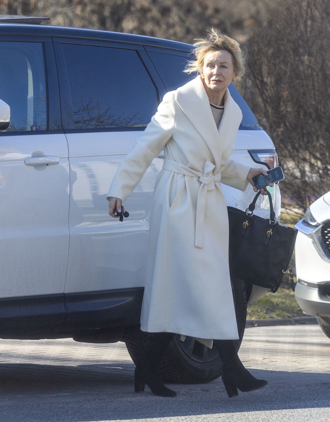 Beata Ścibakówna walczy z wiatrem i  łamie przepisy drogowego