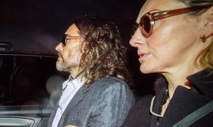 Żona Russell Branda stanęła w jego obronie w procesie o gwałt: "Czuję, że mnie dostrzega"