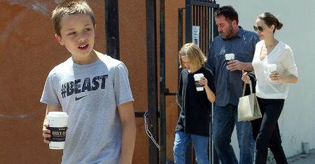 Angelina Jolie zabrała dzieci na kawę i do "escape roomu" (ZDJĘCIA)