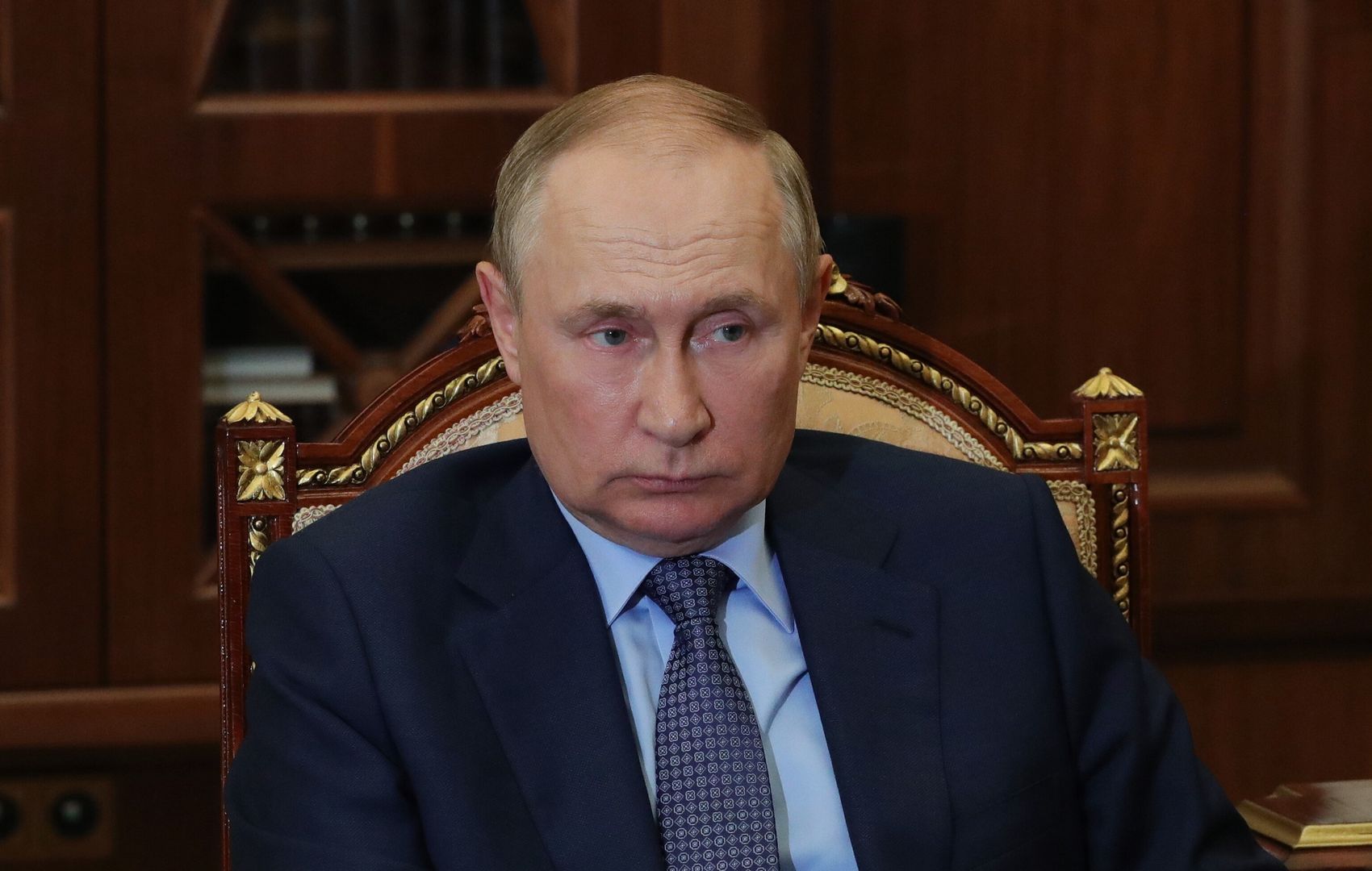 Russian President Vladimir Putin meets with the newly appointed Aeroflot chairman and CEO Sergei Aleksandrovsky (R) at the Kremlin in Moscow, Russia, 26 August 2022. EPA/MIKHAIL KLIMENTYEV / KREMLIN POOL / SPUTNIK MANDATORY CREDIT Dostawca: PAP/EPA.