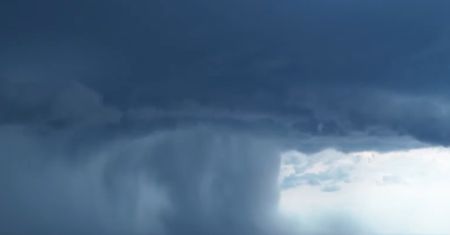 Burzowa apokalipsy. Polskie miasta nawiedził "downburst". Czym jest?