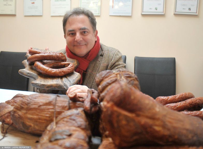 Jaros?aw Gowin u producent�w w?dlin w Nowej Wsi Szlacheckiej
11.01.2014  Nowa Wies Szlachecka  W Zakladzie Produkcyjnym  Wedlin Regionalnych " U Madrego " Stanislawa Madrego Jaroslaw Gowin i Robert Maklowicz wspierali na specjalnej konferencji prasowej masarzy producentow wedlin wedzonych  z okolic Liszek  N/z Robert Maklowicz  Fot. M.Lasyk/REPORTER
M.Lasyk/REPORTER