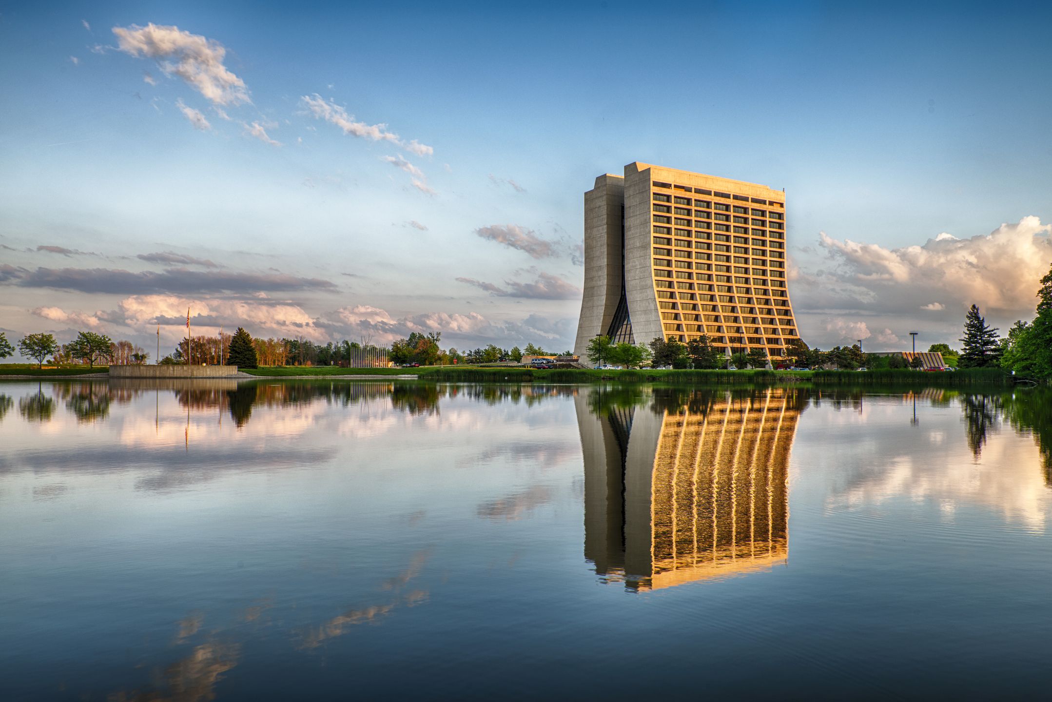 Wilson Hall, siedziba firmy Fermilab
