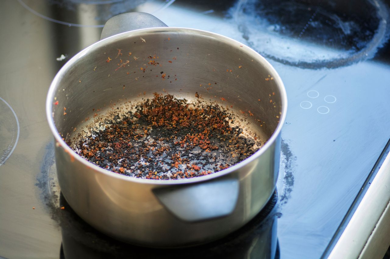 Burnt pots revived: Simple baking soda solution saves the day