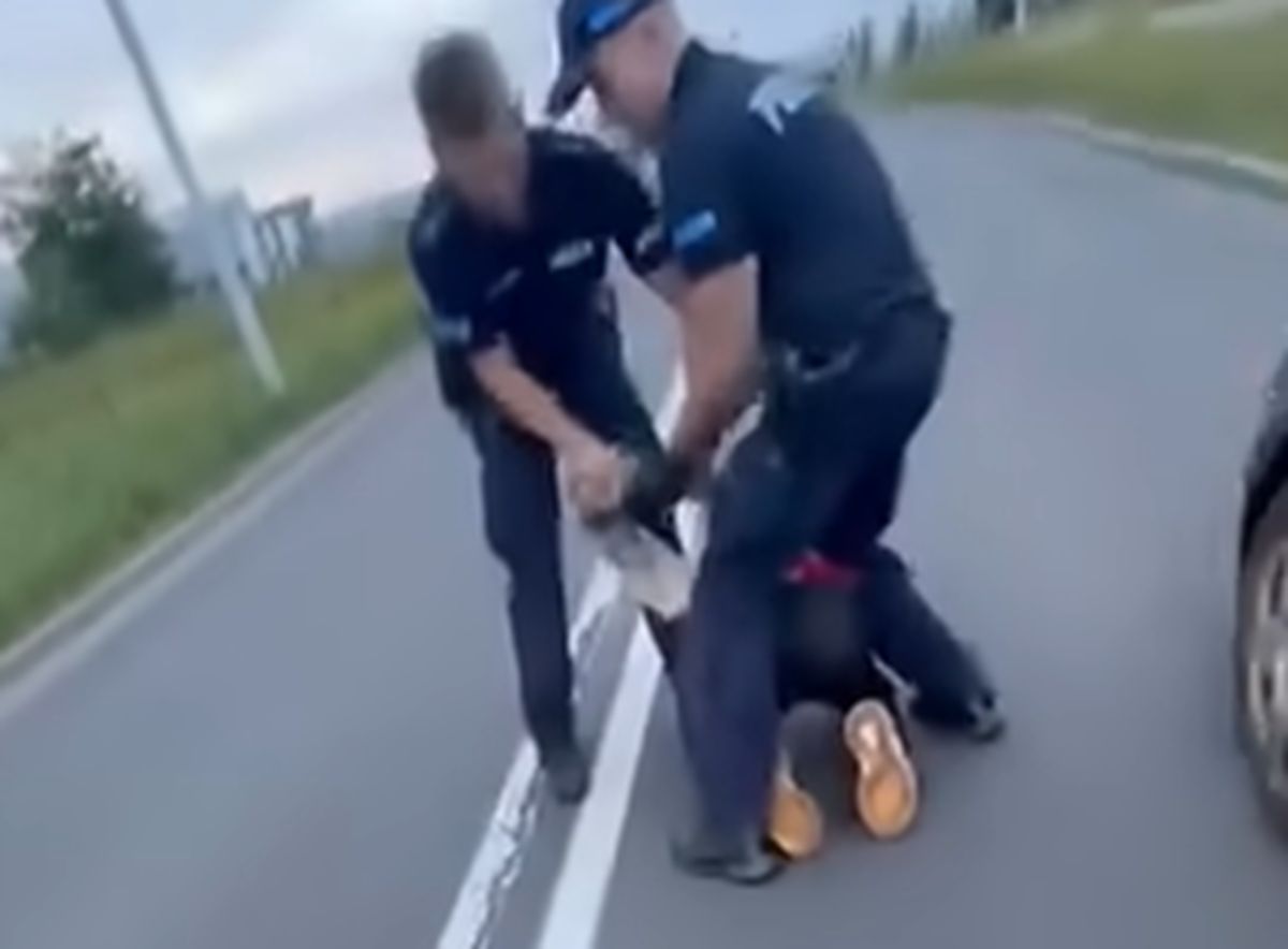 Szarpali mężczyznę na ulicy. Jest odpowiedź policji
