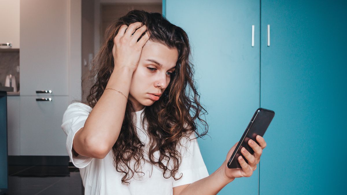 communication, problem, cell, worried, looking, casual, home, message, beautiful, sadness, wireless, serious, sitting, internet, online, networking, upset, holding, media, background, adult, girl, female, sad, young, gadget, woman, smartphone, lady, unhappy, beauty, person, phone, single, lifestyle, technology, mobile, social, cellphone, indoors, concept, depression, fake, bipolar, emotion, face, picture, people, apathy, portrait