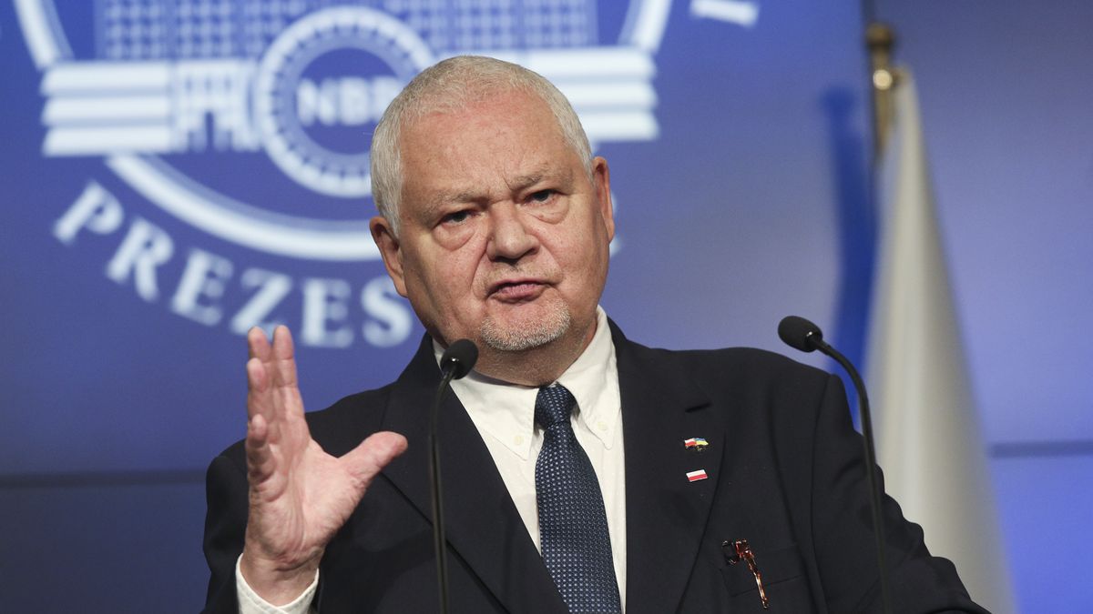 Adam Glapinski o sytuacji gospodarczej kraju
08.07.2022. Warszawa. Konferencja prasowa Adama Glapinskiego, prezesa Narodowego Banku Polskiego, dotyczaca sytuacji gospodarczej kraju. n/z Adam Glapinski,Image: 706011239, License: Rights-managed, Restrictions: , Model Release: no, Credit line: Jacek Szydlowski / Forum
Jacek Szydlowski / Forum
Adam Glapinski, konferencja, prasowa, stopy procentowe, podwyżki stop, NBP, Narodowy Bank Polski, prezes, sylwetka, portret, gospodarka, inflacja, wzrost inflacji, RPP, Rada Polityki Pienieznej