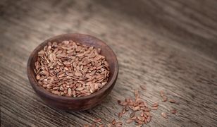 Siemię lniane. Polskie superfood nie dla wszystkich. Na co warto uważać?