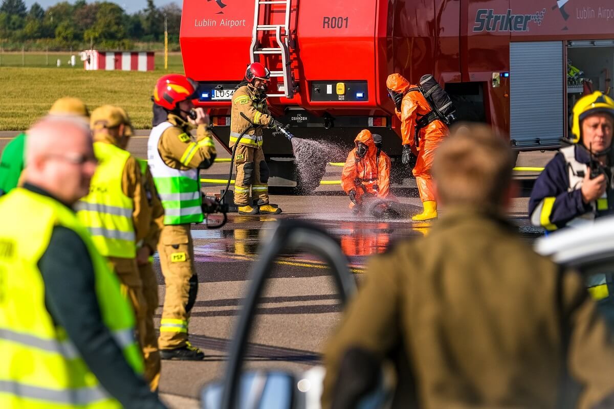 Ćwiczenia służb ratunkowych na lotnisku w Świdniku