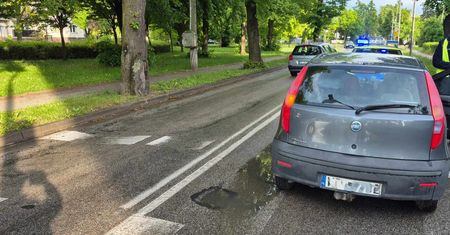 81-latek potrącił kobietę na pasach