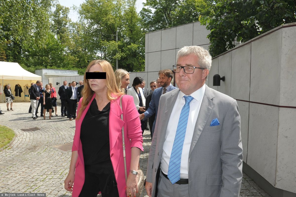 ryszard czarnecki, poczta polska, pis, spółki państwowe, pieniądze, afera Żona Czarneckiego pracowała dla Poczty. Podano, ile miała zarabiać