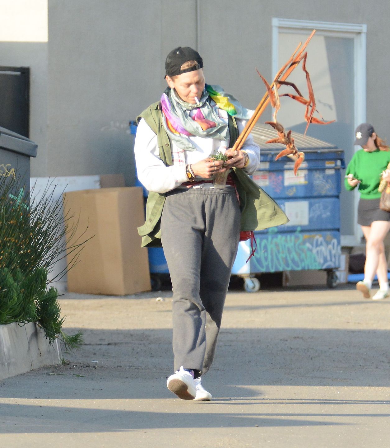 Bezdomna Loni Willison przeszukuje śmietniki w Los Angeles