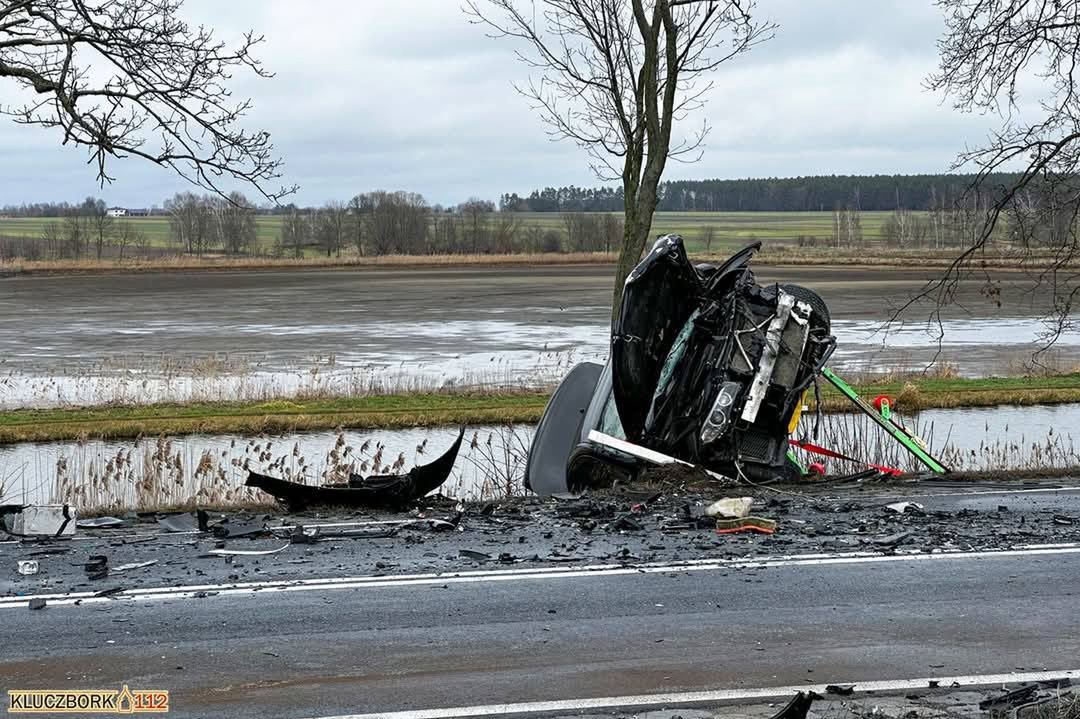 Czołowe zderzenie w Kostowie. Lądował śmigłowiec LPR