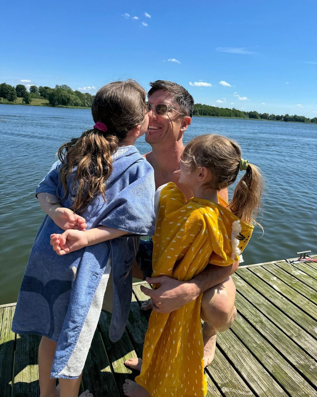 Robert Lewandowski z córkami odpoczywa na Mazurach 