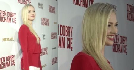 Kurdej-Szatan w czerwonej sukni na premierze swojego filmu