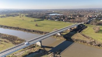 Kraków: Miasto przejęło zarząd nad mostem łączącym go z Niepołomicami. Czy będzie potrzebny tu remont? To się jeszcze okaże