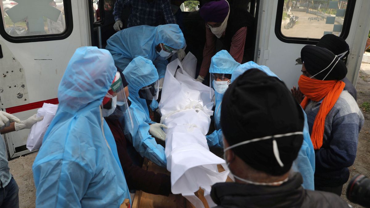 W Indiach rośnie liczba infekcji COVID-19 i powikłań wśród ozdrowieńców