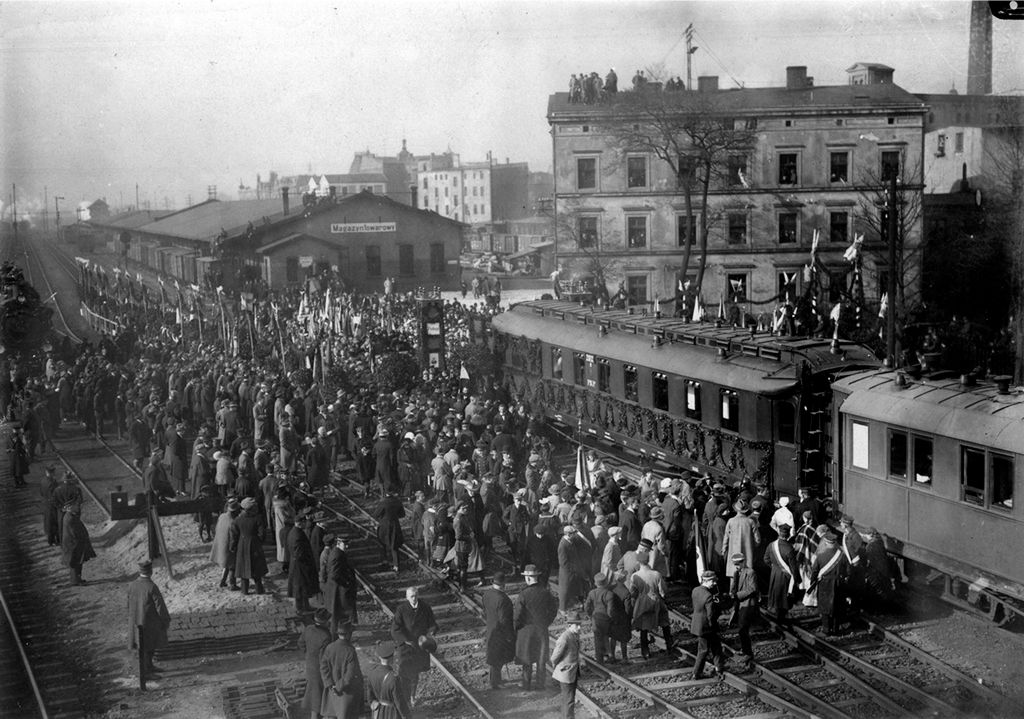 Poznajcie historię Marjana Fuksa - pierwszego fotoreportera II RP. Trwa wystawa jego fotografii 1