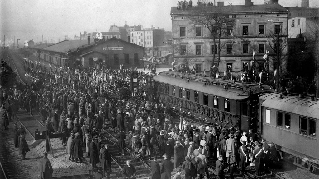 Poznajcie historię Marjana Fuksa - pierwszego fotoreportera II RP. Trwa wystawa jego fotografii 1