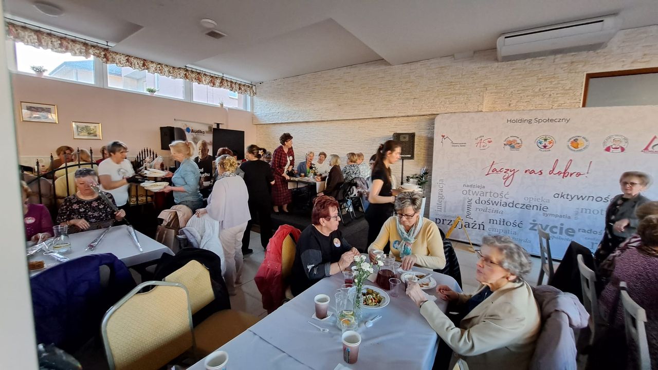 Święto kobiet w gronie seniorek. Wyjątkowe spotkanie Stowarzyszenia Aktywny Senior