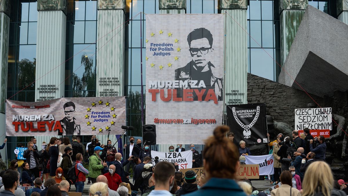 Izba Dyscyplinarna Sądu Najwyższego. Komisja Dyscyplinarna wszczęła procedurę wobec Polski.