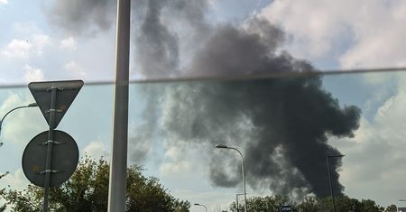 Ciemny dym nad Lublinem. Pożar na terenie budowy przy ul. Poligonowej