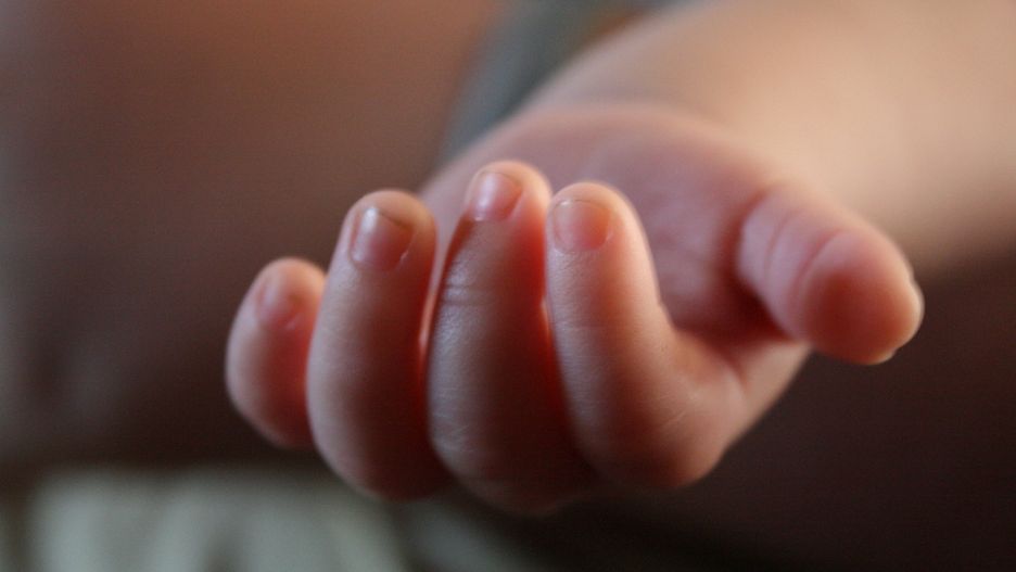 Malbork. 6-miesięczna dziewczyna z obrażeniami głowy trafiła do szpitala