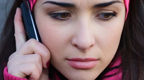 Złoszczą nas czyjeś rozmowy telefoniczne. Dlaczego? 1