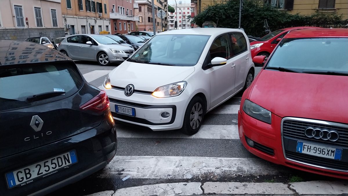 Parkowanie na przejściu to słaby sposób walki o swoje