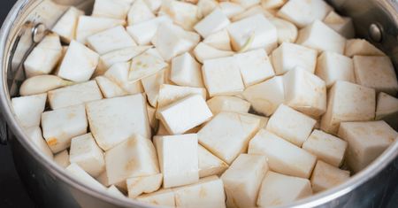 Pomaga uzupełnić niedobory i wspiera jelita. Przed laty był afrodyzjakiem