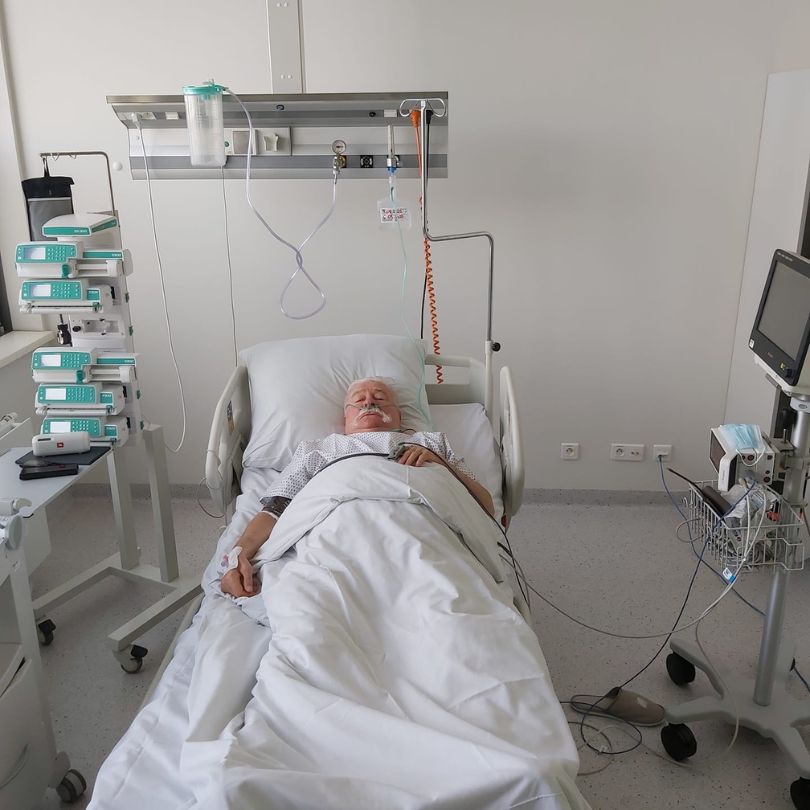 Lech Wałęsa opublikował zdjęcie ze szpitala