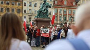 Wrocław: Protest przeciwko "germanizacji". Była pikieta i zbiórka podpisów. Jednym z postulatów jest zmiana nazwy Hali Stulecia