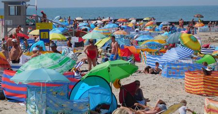Najazd turystów nad morze. "Mamy druga Grecję"