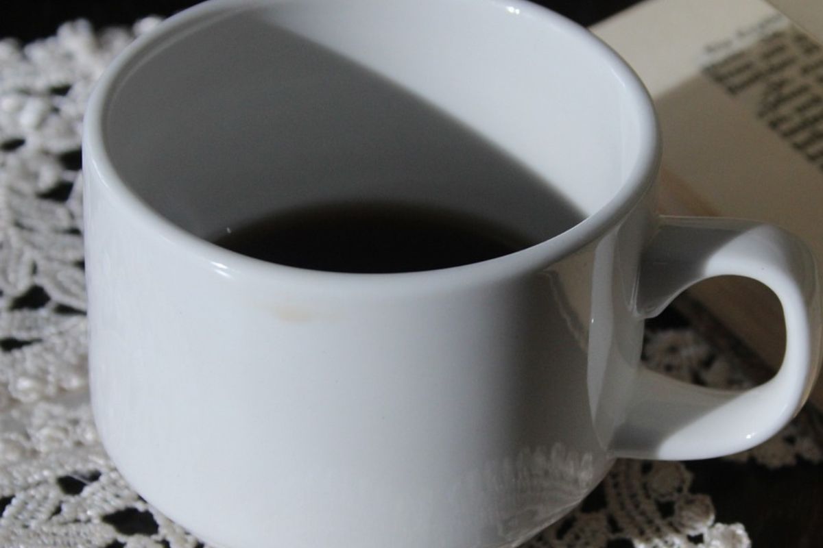 Is there tea residue on your glasses? See how to get rid of it.