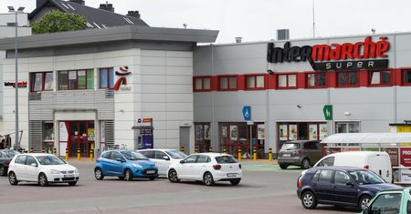 Zakaz handlu został zaostrzony, a sklepy już go obchodzą. Będą kontrole inspekcji pracy