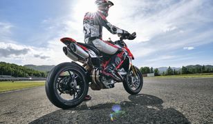 Ducati Hypermotard 950 ze zmianami w silniku. Wersja SP ma nowe barwy