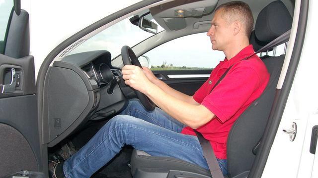 Prawidłowa pozycja za kierownicą